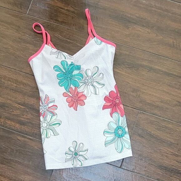 LuLuLemon Ujjayi Flower Racerback Tank with Support Bra size 4 - Picture 1 of 2